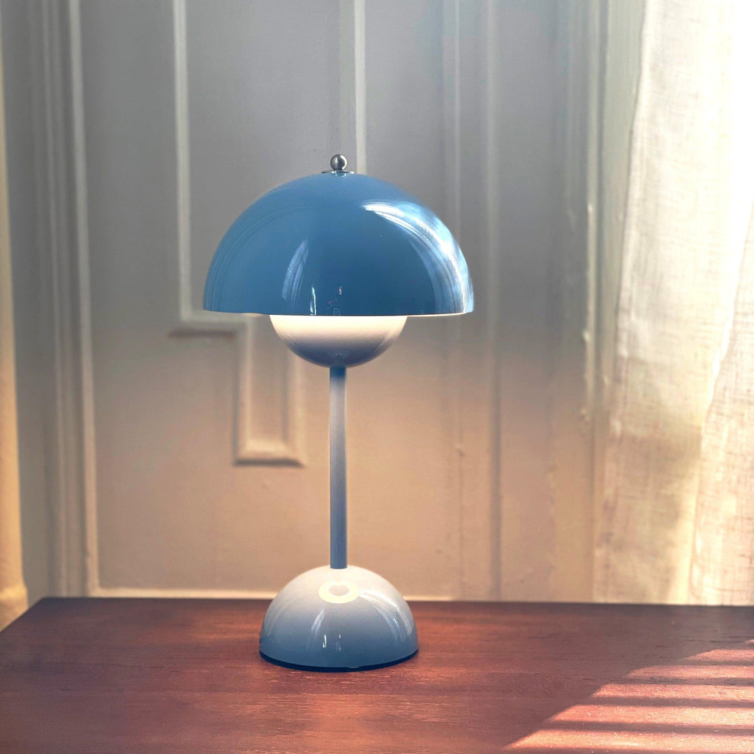 Charming Acrylic Cordless Table Lamp 1