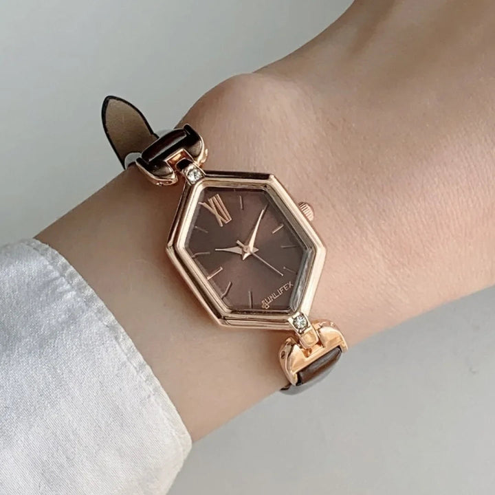 Timeless Leather Alloy Wristwatch 1